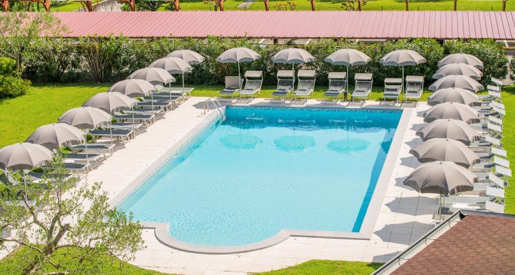 Beautiful apartments with swimming pool on Lake Garda